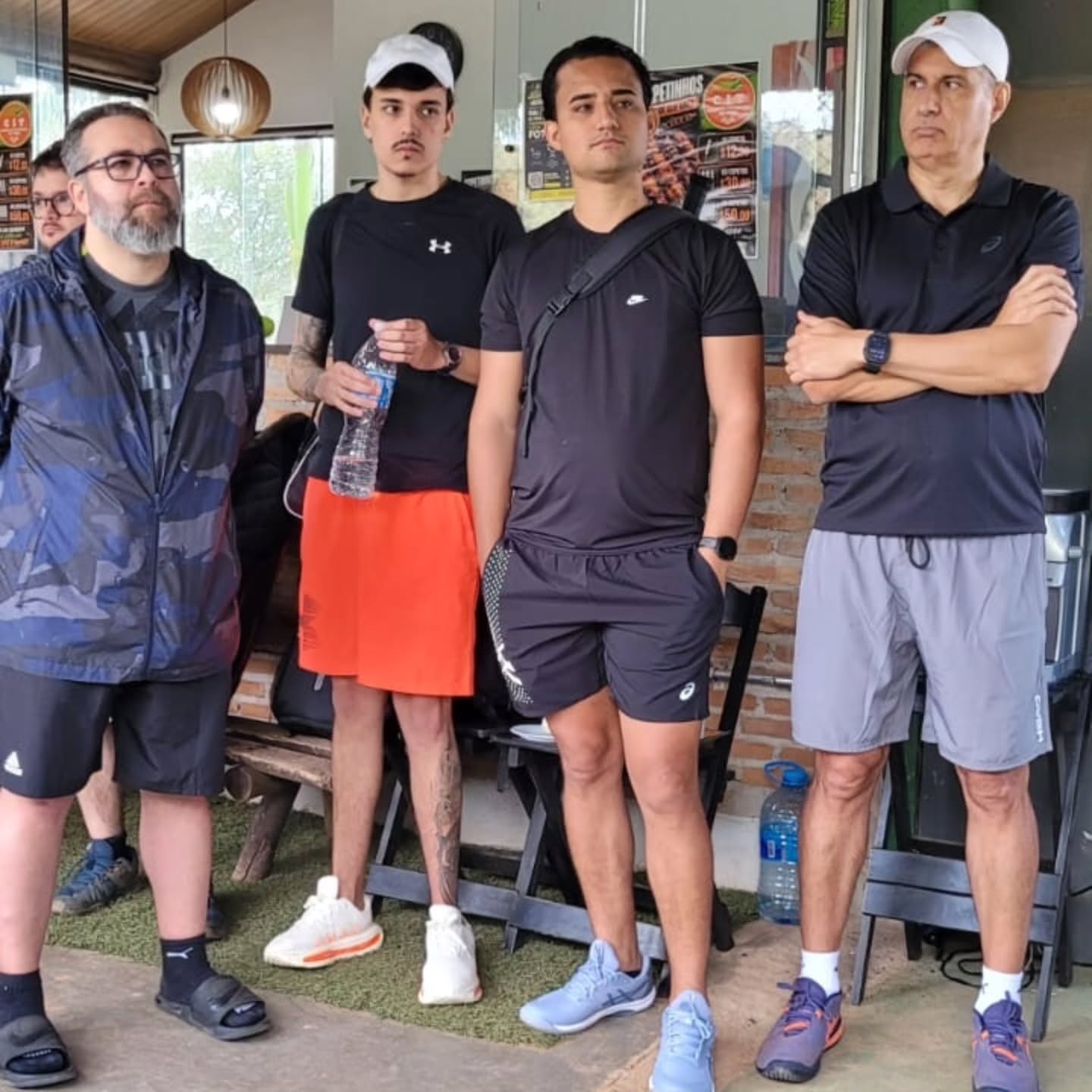 Empresários acompanhando a briefing da etapa